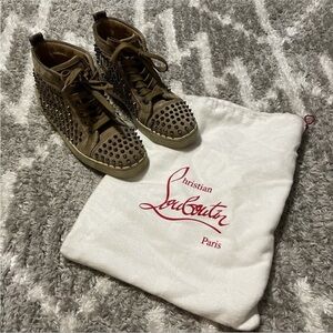 Christian Louboutin Veau Velours Spikes in Kraft Metal Colombe 39.5